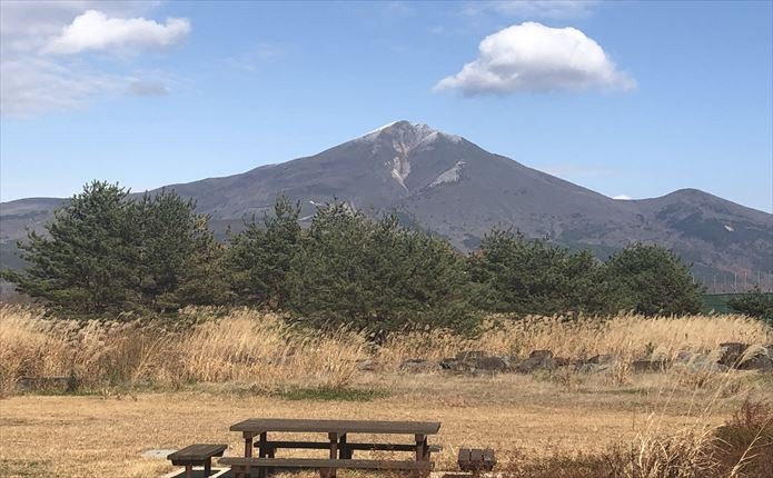 サービスエリアから見た磐梯山